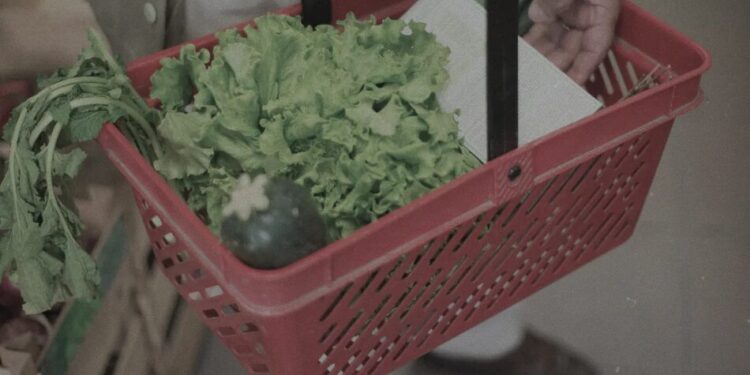 У росії овочевий кошик дорожчає у дванадцять разів швидше за офіційну інфляцію – розвідка