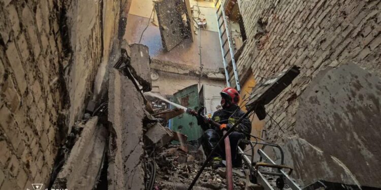 Під завалами п'ятиповерхівки у Львові виявили тіло чоловіка – ОВА