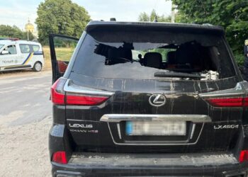 На Львівщині чоловік з автомата обстріляв Lexus і поранив водія – стрільця затримали