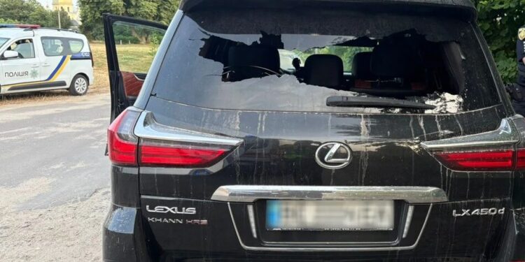 На Львівщині чоловік з автомата обстріляв Lexus і поранив водія – стрільця затримали