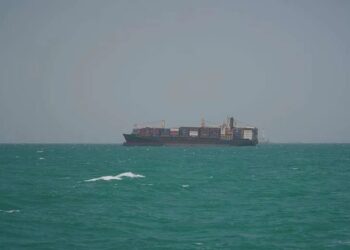 Біля узбережжя Ємену в Червоному морі озброєні нападники атакували вантажне судно