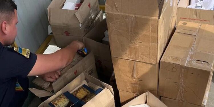 На Закарпатті викрили спробу контрабанди брендових парфумів на понад 500 000 гривень