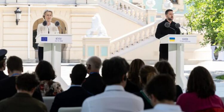 Зеленський заявив про підготовку кадрових змін серед українських послів