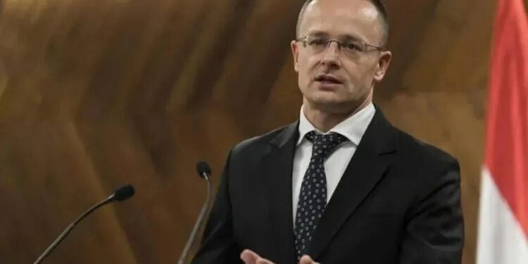 Екс-глава МЗС Угорщини Сійярто пішов з парламенту на роботу в китайський автогігант BYD