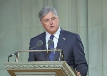 "Поет-воїн, комік-воїн": Грем захоплювався Зеленським і мужністю українців – ведучий Fox News