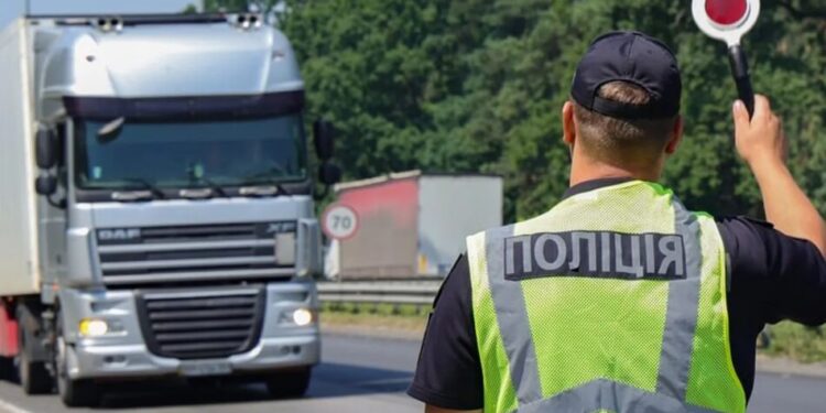 У Києві запровадили обмеження руху вантажівок через спеку