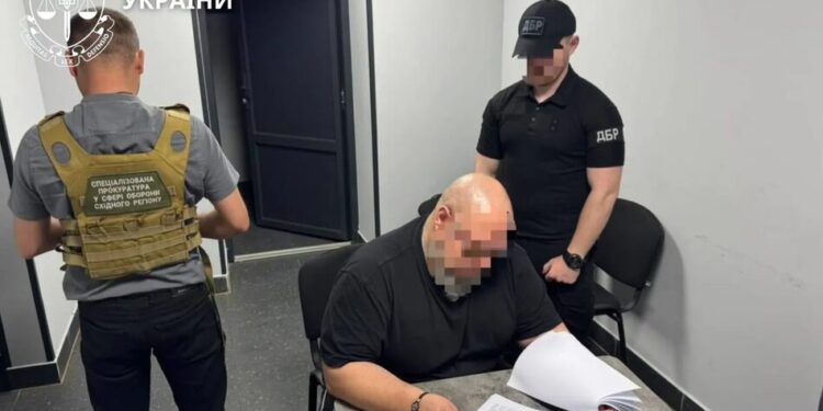 Двом керівникам медслужби та їхній підлеглій повідомили про підозру через незаконні виплати "бойових" на понад 2,35 млн грн