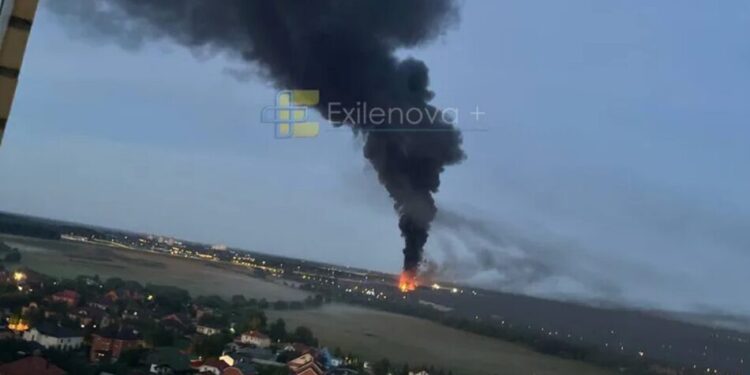рф заявила про атаку десятків БПЛА на москву, повідомляють про удар по логістичному центру Wildberries