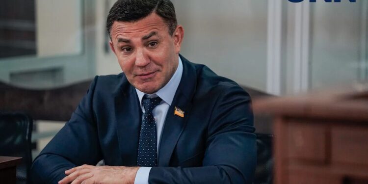 Тищенко після суду намагався побитися з ексбійцем "Азову", який кидав у нього помідорами