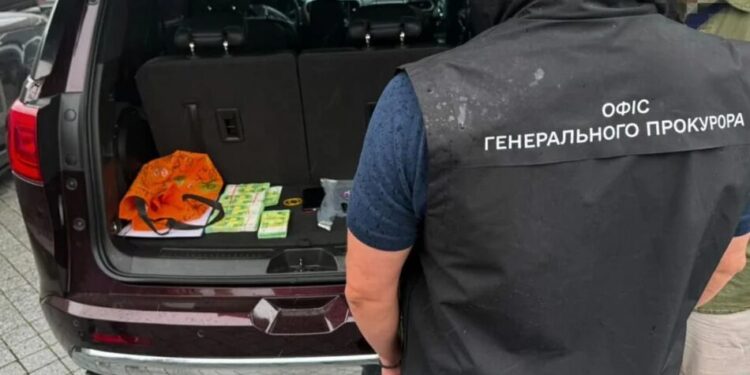 У виробника дронів вимагали 100 тис. євро за висновок ТПП, затримано посадовицю з сином – прокуратура