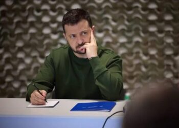 Зеленський на Ставці обговорив із зброярами збільшення виробництва дронів та РЕБів. МЗС та Міноборони мають залучити інвестиції