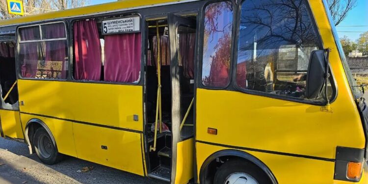 рф атакувала дроном маршрутку в Херсоні: двоє загиблих, п'ятеро поранених