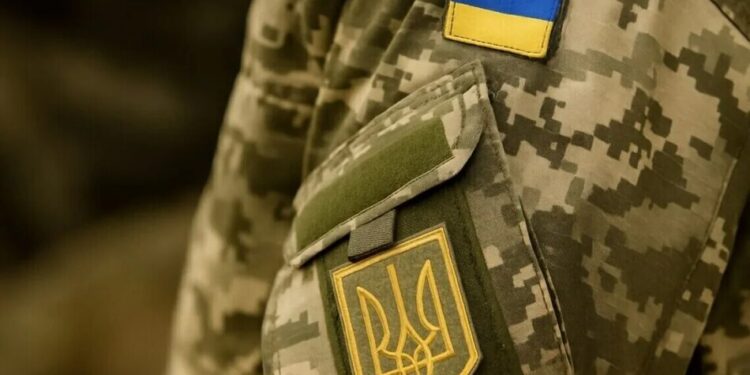На Черкащині люди у військовій формі зламали двері і проникли в будинок. У ТЦК заявили, що проводять перевірку