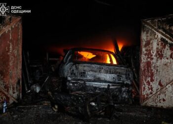 рф атакувала Одесу дронами: поранений 23-річний чоловік, пошкоджені багатоповерхівки та спалахнули пожежі
