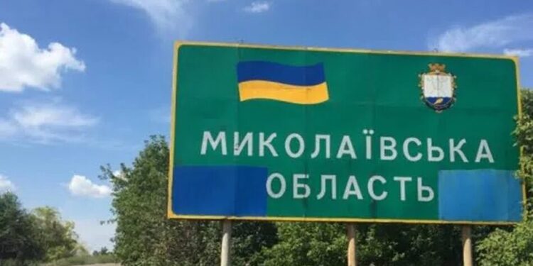 На Миколаївщині через атаку дронів загорілася АЗС, поранено жінку