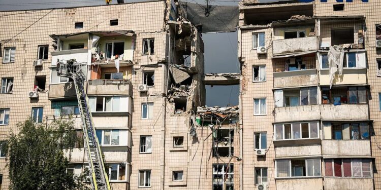 У двох районах Києва тривають пошукові та аварійно-рятувальні роботи – ДСНС