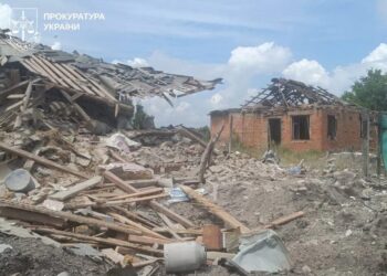 рф вдарила КАБами по Слатиному, є загибла і постраждалі