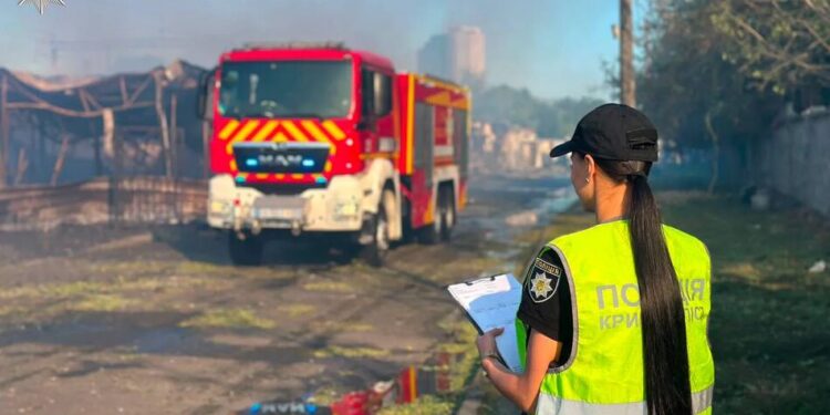 У Києві кількість постраждалих через нічну ворожу атаку зросла до трьох, є загиблий