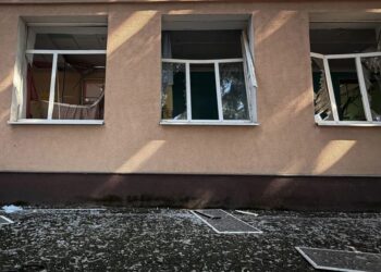 У Сумах російський КАБ пошкодив дитячий навчальний заклад, поранено двох працівниць