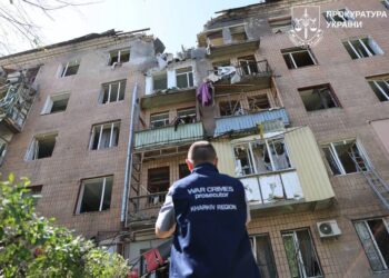 Уже 42 постраждалих від ракетного удару рф по багатоповерхівці у Харкові