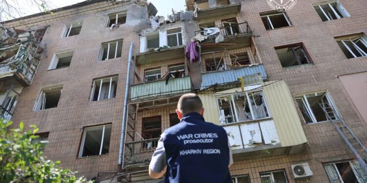 Уже 42 постраждалих від ракетного удару рф по багатоповерхівці у Харкові