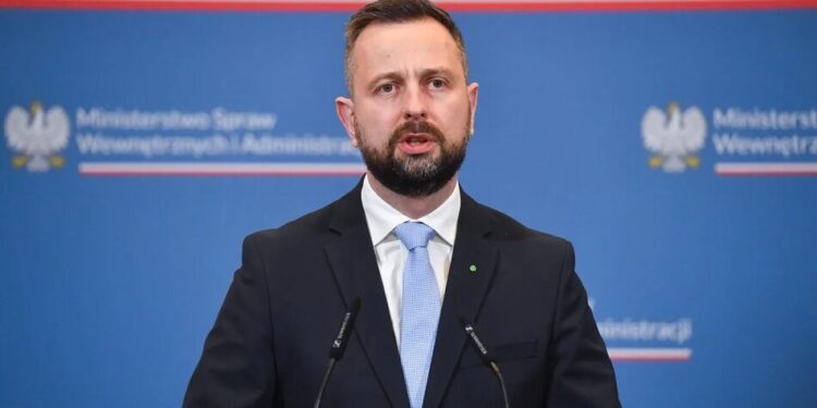 "Для вас росія перестала бути ворогом" – у Міноборони Польщі відповили опозиції після порушення повітряного простору
