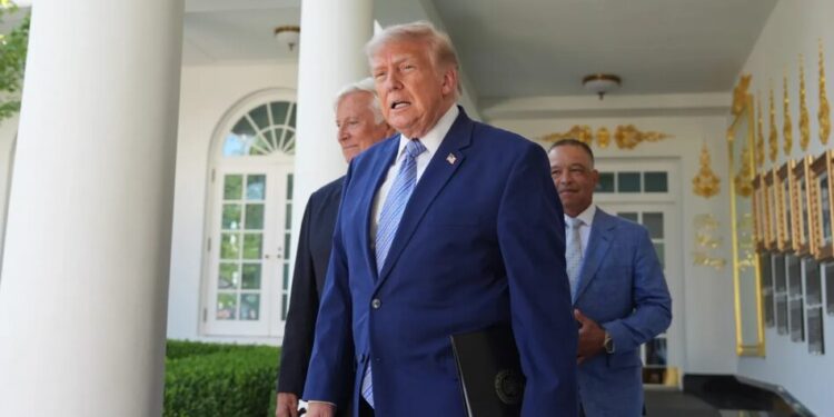 Трамп починає розслідування через багатомільярдні штрафи ЄС для Google та Apple
