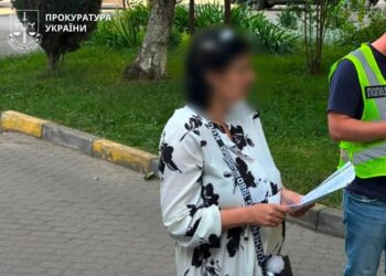 На Прикарпатті затримали жінку, яка намагалася продати новонародженого сина за 20 тисяч доларів