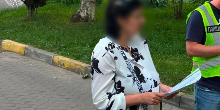 На Прикарпатті затримали жінку, яка намагалася продати новонародженого сина за 20 тисяч доларів