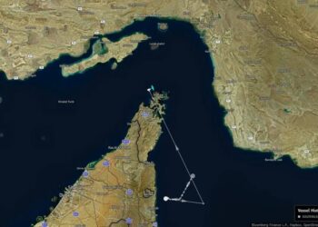 Нафтовий танкер зупинився в Ормузькій протоці після заяв Ірану про атаки на судна – Bloomberg