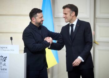 Зеленський обговорив з Макроном зустріч з Трампом і запропонував допомогу у гасінні пожеж