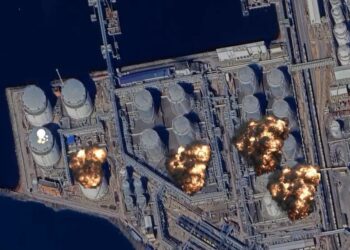 "Кронштадт" та нафтовий термінал горять: перші офіційні деталі ураження