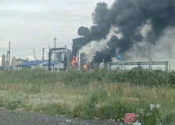 Удари українських БпЛА вивели з ладу до 40% нафтопереробних потужностей рф – Financial Times