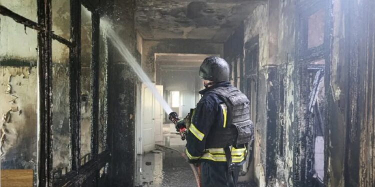 російські війська обстріляли лікарню у Херсоні, загинув медик
