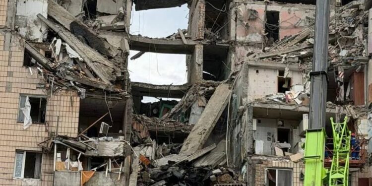 У Києві російська атака забрала життя вже 10 людей