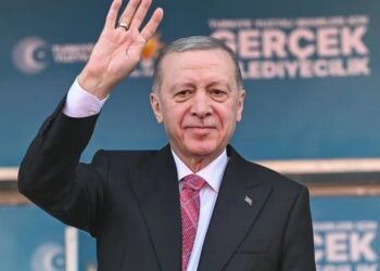 Ердоган після саміту НАТО подарував високопосадовцям ЄС пістолети – Politico