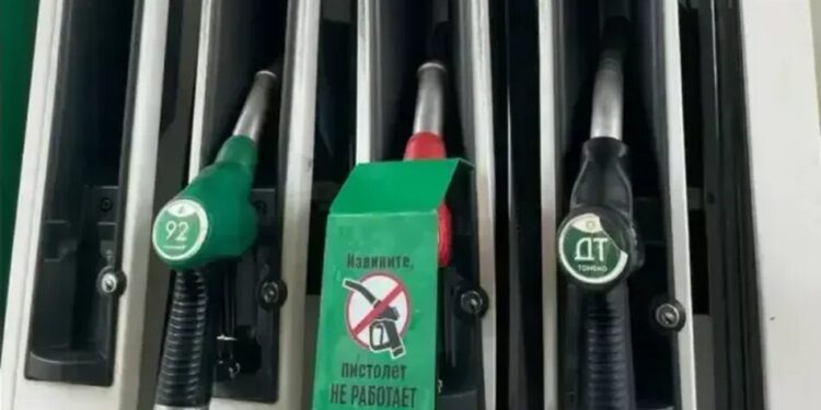У кіровській області рф запровадили режим обслуговування "по номерах" на АЗС