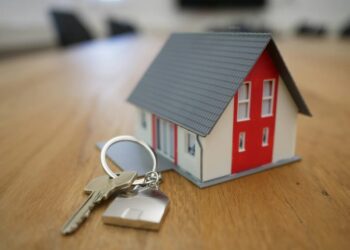 Українці почали сплачувати більше податку за нерухомість: хто в регіонах-лідерах