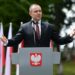 Президент Польщі Навроцький прагне законом заборонити червоно-чорний прапор УПА