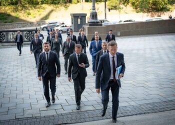 Прем'єр Корецький провів перше засідання Кабміну та визначив пріоритети