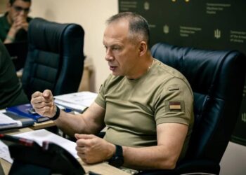 Ворог накопичує сили для нових масованих ударів, Україна посилює ППО – Сирський
