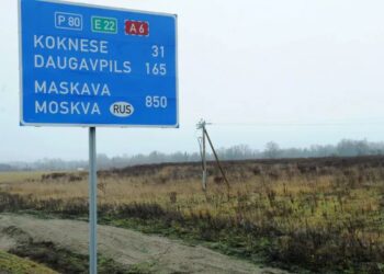 У Латвії планують прибрати з автошляхів дорожні знаки з напрямками на росію і білорусь