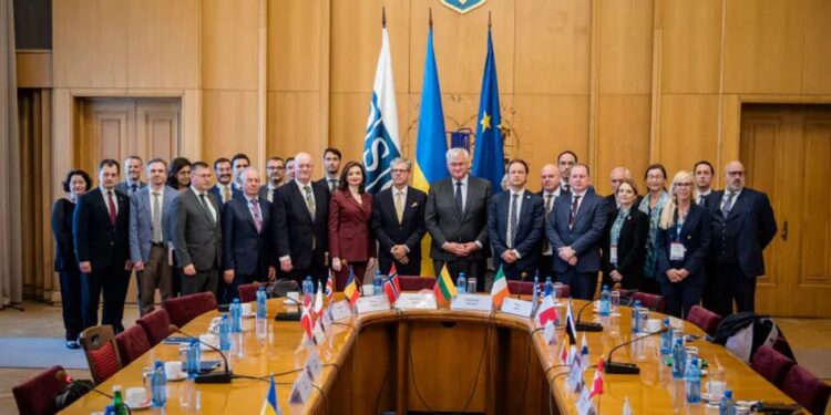 Необхідно звільнити із полону рф трьох українських співробітників СММ – Сибіга зустрівся з делегацією представників ОБСЄ