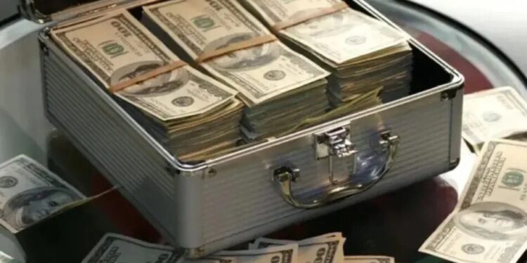 Долар по 50 – песимістичний сценарій чи найближча перспектива