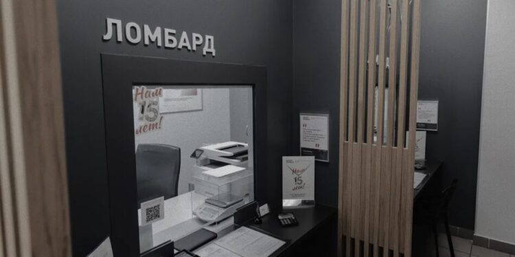 У росії зростає боргове навантаження – прострочені мікропозики та попит на ломбарди збільшуються