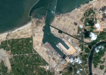 Пожежу в порту Єгипту спричинив удар дрона по газовому танкеру – Reuters