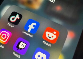 Франція готується схвалити заборону соцмереж для дітей до 15 років