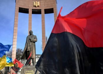 Майже половина поляків покладає відповідальність за загострення суперечки з Варшавою на Україну – опитування