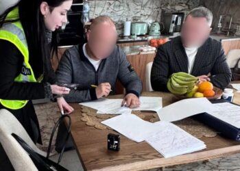 Екснардепа судитимуть за самовільне зайняття землі та будівництво на березі Дніпра