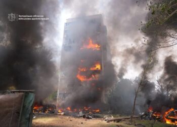рф вдарила КАБами по житлових кварталах Запоріжжя, є жертва
